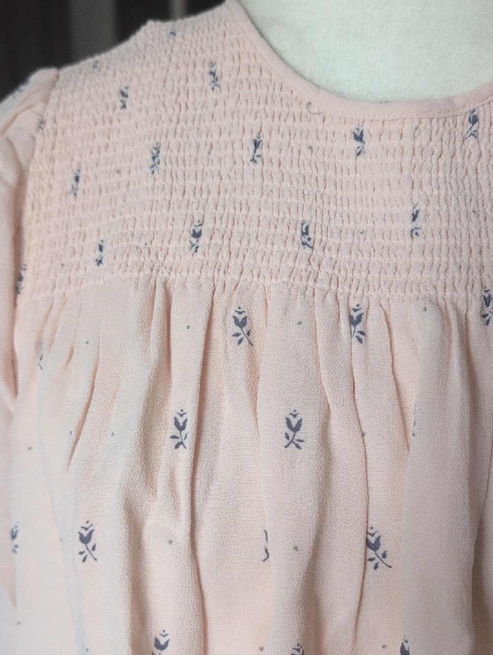 Wilfred Aritiza Blush Pink Smocked Yoke Peasant Blouse XS - Picture 3 of 9